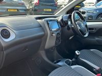 Used Toyota Aygo X-play 72 HP (52 kW) 2019 White Hatchback