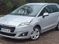 Usado Peugeot 5008 Active 120 HP (88 kW) 2016 Prateado Monovolume