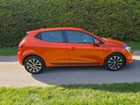 Used Renault Clio Iconic 90 HP (66 kW) 2022 Orange Hatchback