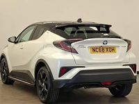 Used Toyota C-HR 122 HP (89 kW) 2019 White SUV