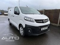Second-hand Vauxhall Vivaro 100 CP (73 kW) 2022 Alb Monovolum