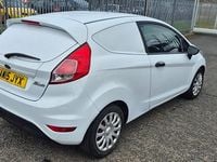 Used Ford Fiesta 75 HP (55 kW) 2015 White Van