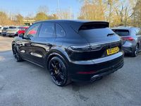 Usado Porsche Cayenne Turbo S 680 HP (500 kW) 2022 Preto SUV