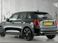 Usado Mini Cooper Hatch 134 HP (98 kW) 2023 Verde Citadino