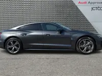 Usado Audi e-tron GT quattro Comfort 384 kW (523 HP) 2023 Cinzento Sedan