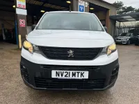 Begagnad Peugeot Partner 100 HK (73 kW) 2021 Vit Minibuss