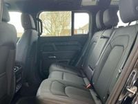 Usado Land Rover Defender SE Dynamic 249 HP (183 kW) 2025 Preto SUV