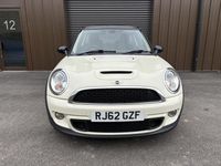 Begagnad Mini Cooper S Hatch 184 HK (135 kW) 2012 Vit Halvkombi