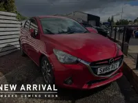 Usado Mazda 2 Inclusive 88 CV (64 kW) 2016 Rojo Utilitario