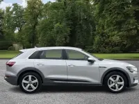 Używany Audi e-tron Design 300 kW (408 KM) 2021 Srebrny SUV