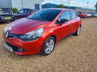 Used Renault Clio Play 75 HP (55 kW) 2016 Red Hatchback