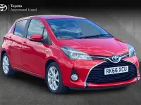 Used Toyota Yaris 101 HP (74 kW) 2016 Red Hatchback