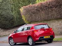 Used Toyota Auris 90 HP (66 kW) 2013 Red Hatchback