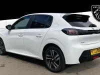 Used Peugeot 208 Active+ 102 HP (75 kW) 2023 White Hatchback