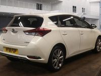 Used Toyota Auris Hybrid 136 HP (100 kW) 2018 White Hatchback
