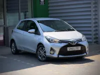 Used Toyota Yaris 99 HP (72 kW) 2015 Silver Hatchback