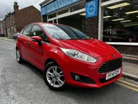 Usado Ford Fiesta Zetec 82 HP (60 kW) 2014 Vermelho Citadino
