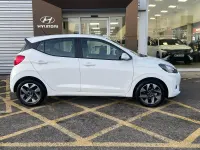 New Hyundai i10 Advanced 63 HP (46 kW) 2025 White Hatchback