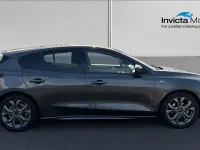 Second-hand Ford Focus ST-Line 155 CP (114 kW) 2023 Gri Hatchback