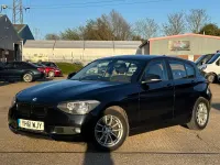 Begagnad BMW 120 2011 Svart Halvkombi