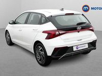 Used Hyundai i20 Advanced 101 HP (74 kW) 2024 White Hatchback