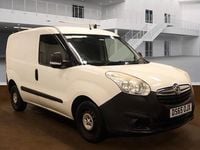 Used Vauxhall Combo 89 HP (65 kW) 2015 White Van