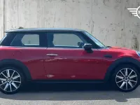 Usado Mini Cooper Classic 134 HP (98 kW) 2023 Vermelho Citadino
