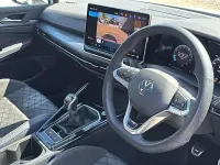 Second-hand VW Golf VIII R-line 150 CP (110 kW) 2025 Alb Hatchback