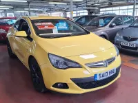 Used Vauxhall Astra GTC SRi 140 HP (102 kW) 2013 Yellow Hatchback