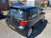 Begagnad Toyota Yaris 2005 Svart Halvkombi