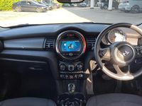 Begagnad Mini Cooper Classic 134 HK (98 kW) 2019 Orange Halvkombi