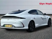 Begagnad MG IM5 300 kW (408 HK) 2025 Vit Halvkombi