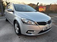 Begagnad Kia Ceed 2011 Silver Halvkombi