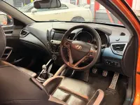 Used Hyundai Veloster SE 140 HP (102 kW) 2013 Orange Hatchback