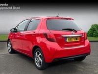 Used Toyota Yaris Hybrid 101 HP (74 kW) 2016 Red pop Hatchback