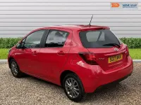 Used Toyota Yaris 99 HP (72 kW) 2017 Red Hatchback