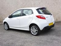 Used Mazda 2 100 HP (73 kW) 2012 White Hatchback