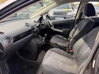 Begagnad Mazda 2 2013 Grå Halvkombi