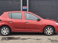 Usado Dacia Sandero Ambiance 90 HP (66 kW) 2017 Vermelho Citadino