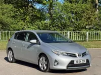 Usado Toyota Auris 2014 Prateado Citadino