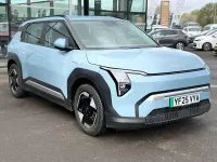 Begagnad Kia EV3 Air 147 kW (201 HK) 2025 Blå SUV