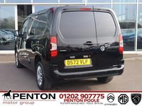 Używany Vauxhall Combo S 100 KM (73 kW) 2023 Czarny Minivan