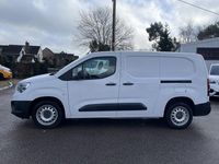 Używany Vauxhall Combo 100 KM (73 kW) 2024 Biały Minivan