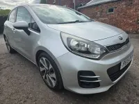 Używany Kia Rio 109 KM (80 kW) 2015 Srebrny Hatchback