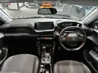 Second-hand Peugeot 208 Allure+ 100 CP (73 kW) 2023 Negru Hatchback