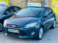Usado Ford Focus Zetec 125 HP (91 kW) 2013 Cinzento Citadino
