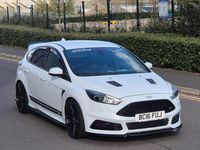 Używany Ford Focus ST 280 KM (205 kW) 2016 Biały Hatchback