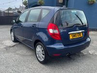 Begagnad Mercedes A160 Elegance 2010 Blå Halvkombi