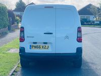 Used Citroën Berlingo 90 HP (66 kW) 2016 White MPV