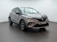 Begagnad Renault Captur Techno 143 HK (105 kW) 2023 Grå SUV